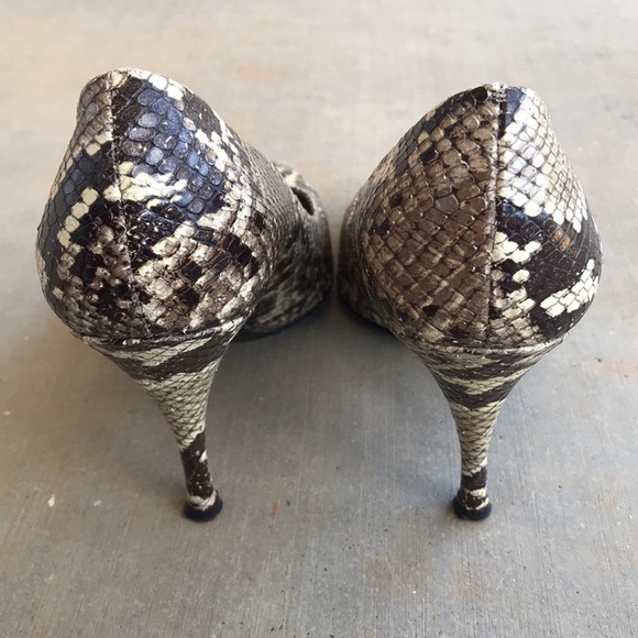 Stuart Weitzman Snakeskin Peep Toe Kitten Heels - Picture 7 of 8